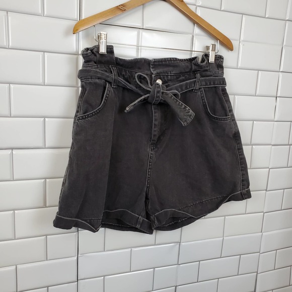 TOPSHOP | 100% COTTON HIGH WAISTED DENIM BLACK WASH MOM JEAN PAPER BAG SHORTS 12 - Picture 5 of 17